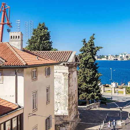 Capitolina Apartmens Old Town * بولا